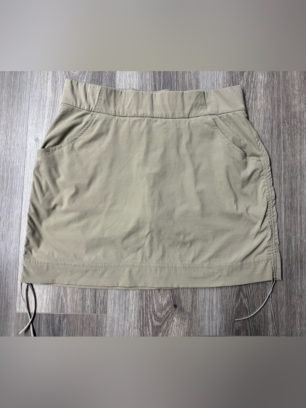 Columbia Omni-Shield Skort Womens Large Tan Skirt Shorts Hiking Fishing Sport